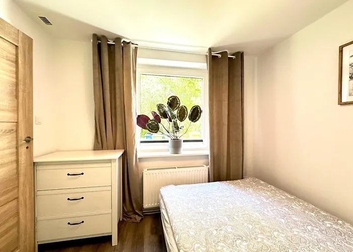 4-pokojowe Mieszkanie Przy Plazy & Parking Appartamento